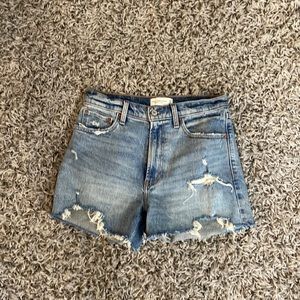 Abercrombie high rise 4 inch shorts